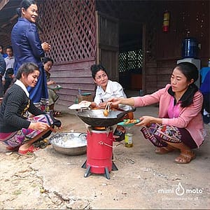 31----Mimi-Moto-Laos-making-fried-banana-