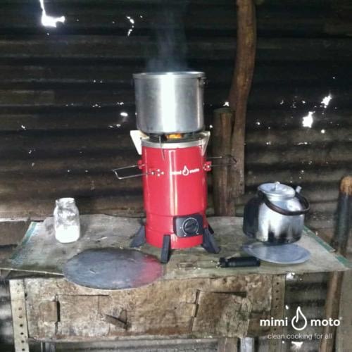 Traditional_Rwandan_rural_kitchen_with_Mimi_Moto