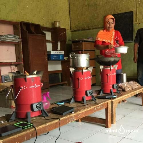 15_-_Mimi_Moto_Indonesia_Cooking_demonstration_Cookstove